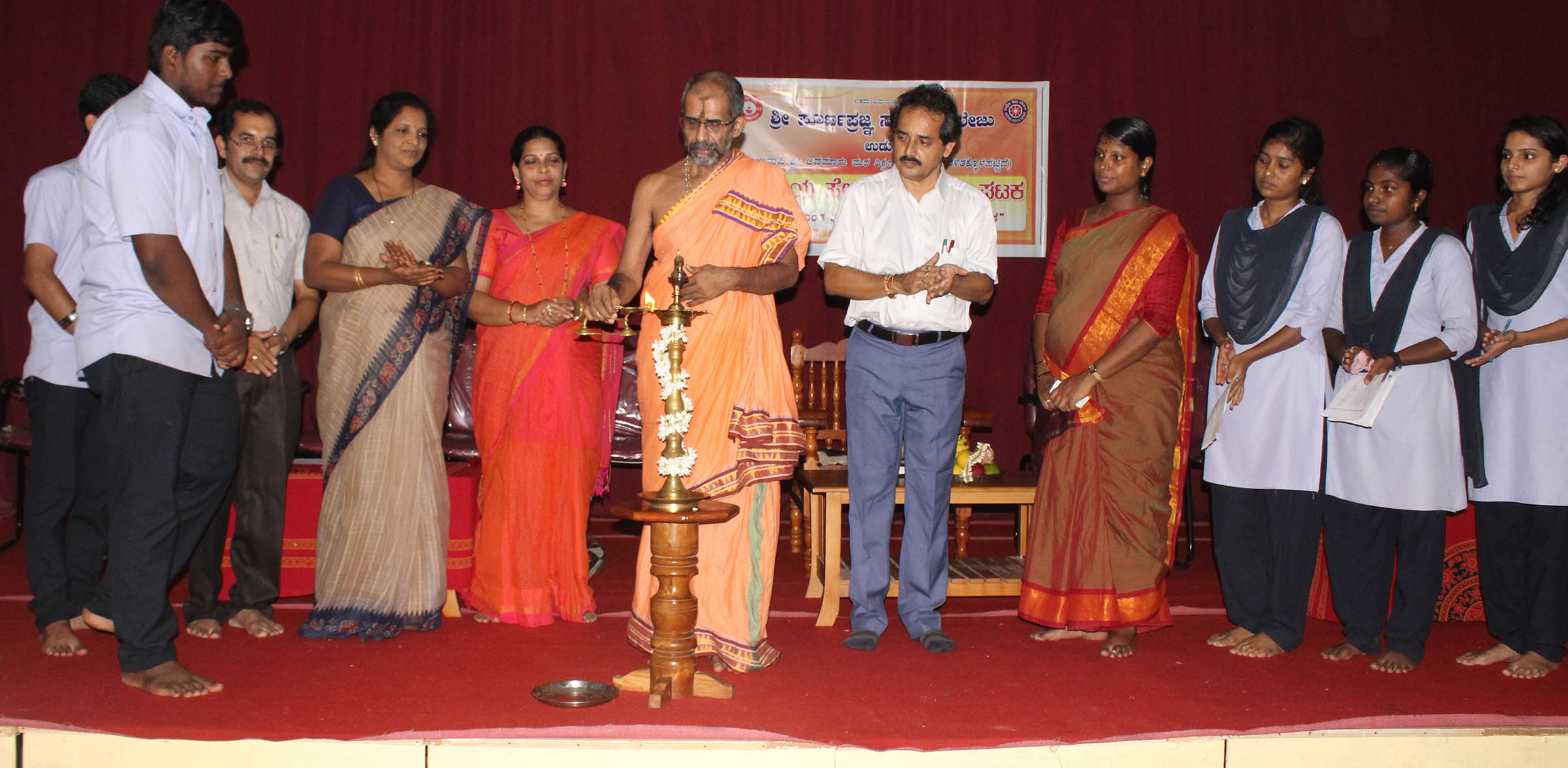 ಅಂಕದ ಆಸೆಯಿಂದ ಸಮಾಜ ಸೇವೆ ಅಸಾಧ್ಯ: ಅದಮಾರು ಶ್ರೀ